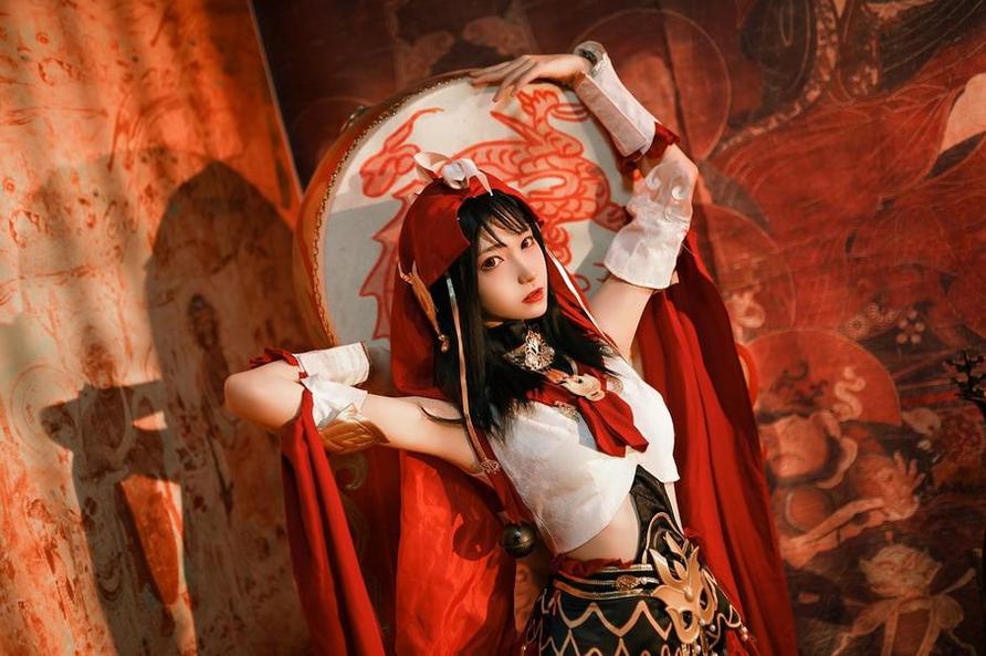 南桃momoko玫瑰的图片：华丽精致的cosplay服装。