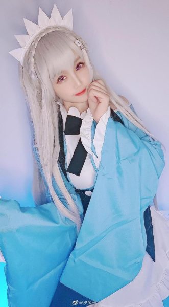 汐兔子cos八重樱护士cosplay，再现角色最真实的一面。